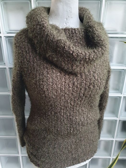 Sweter z ciekawym dekoltem/golfem nowy