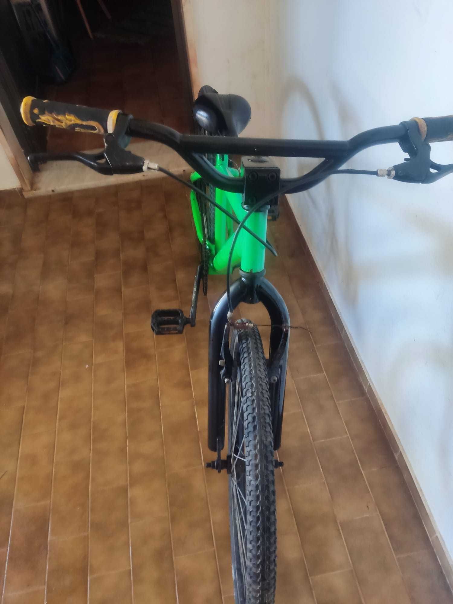 Bicicleta BMW roda grande