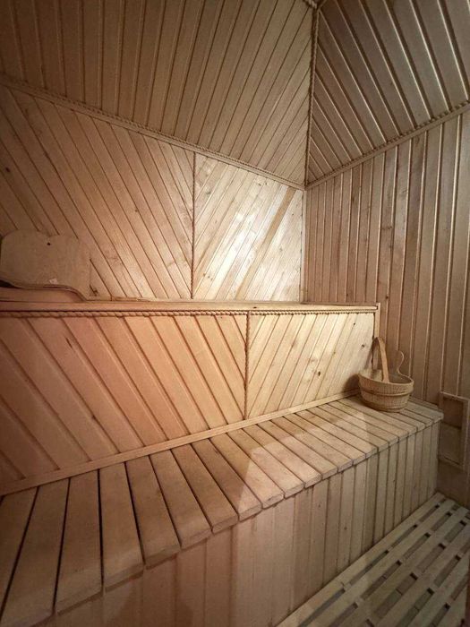 Продаж будинку з басейном. Без %
с.Чайки 
5 км до метро Житомирська