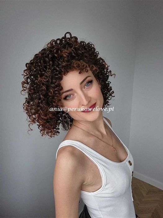 Peruka brązowa afro loki włosy jak naturalne
