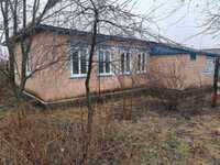 Будинок у селі Деренковець із приватизованою земельною ділянкою