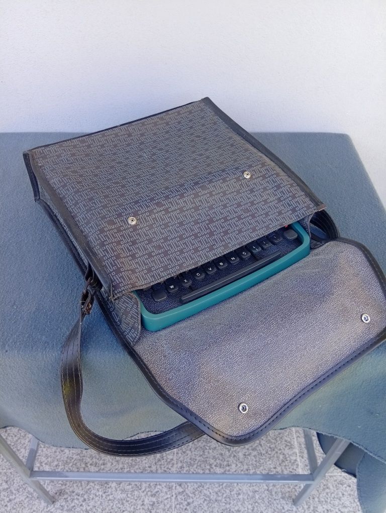 Máquina de Escrever Olivetti Lettera 32