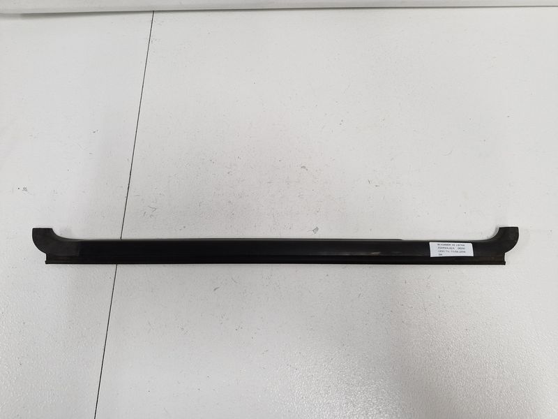 HUMMER 3 III H3 LISTWA ZGARNIAJĄCA DRZWI LEWY TYŁ LEWA TYLNA