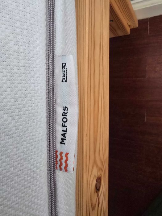 Cama IKEA NEIDEN 80x200 com estrado LURÖY e colchão MALFORS