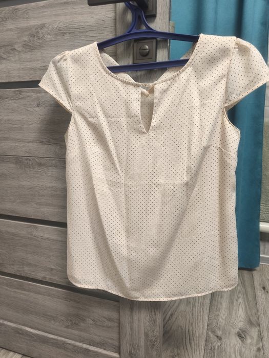 Блуза жіноча в горошок.