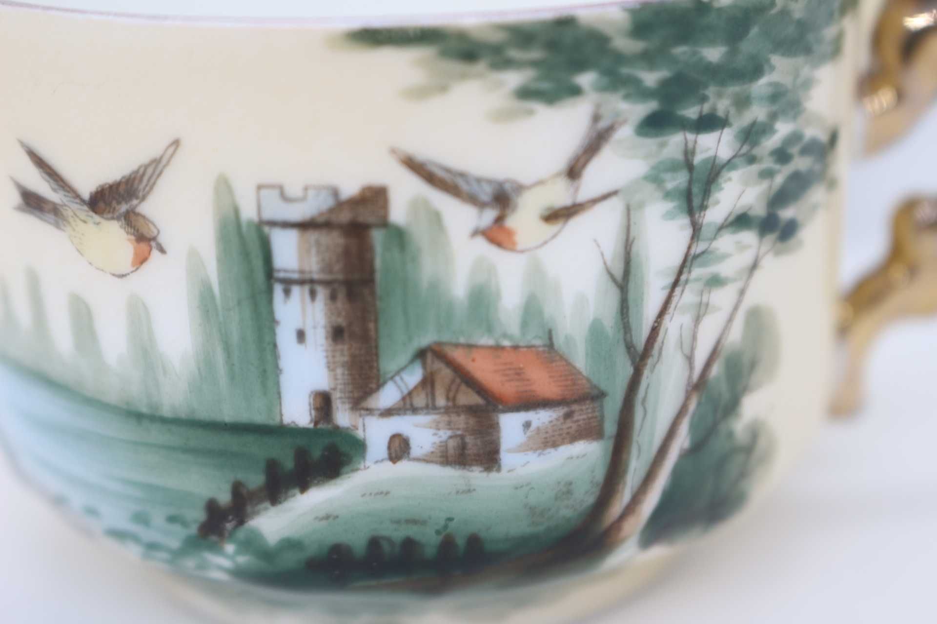 Rara Chávena de Chá Creme Paisagem Castelo Pássaros Vista Alegre 1881