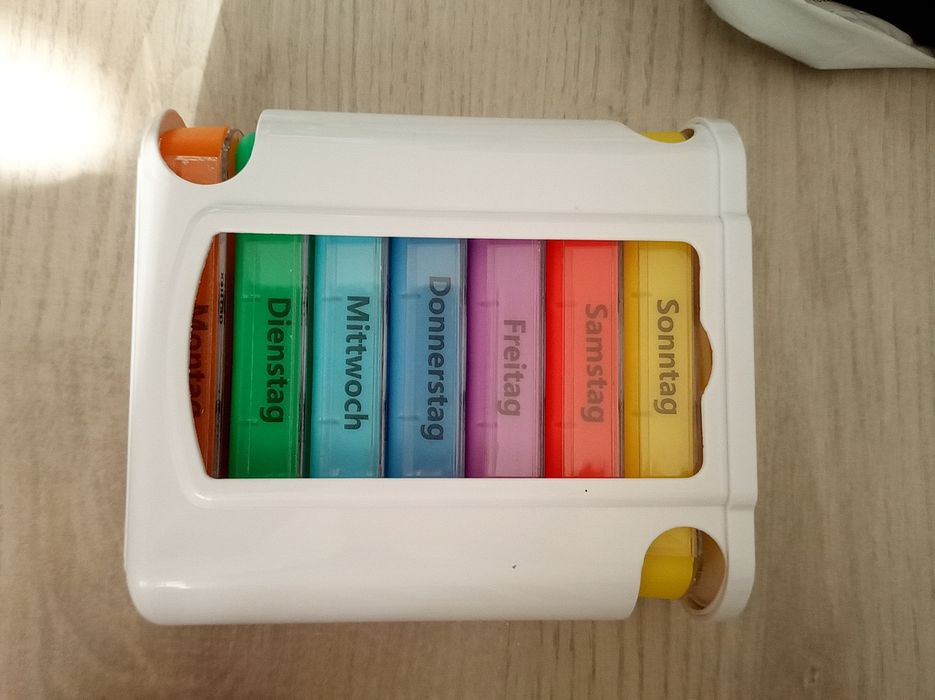Tygodniowy organizer na leki Nowy