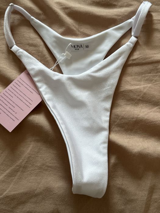 Білий купальник від Mona
