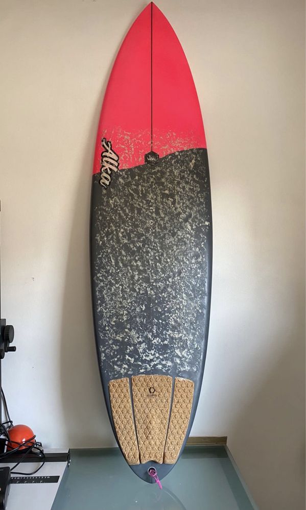 Prancha Surf Alka “The Stuff” 6’3 35L como nova