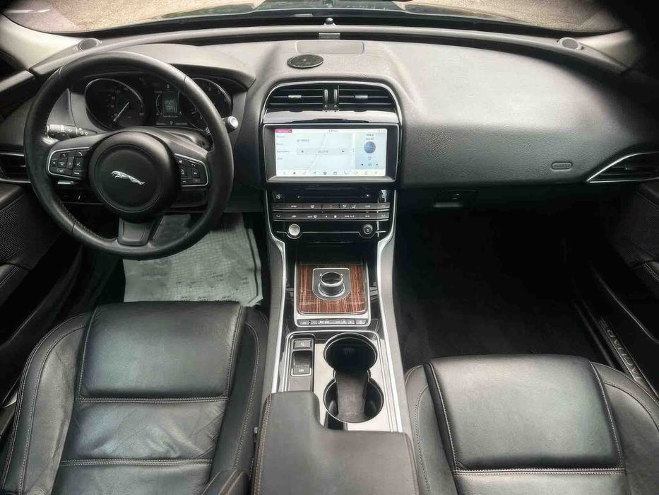 Jaguar XE 25t Prestige      2017