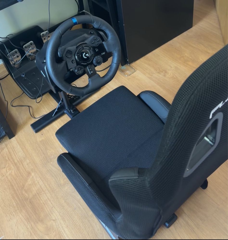 SIMULADOR DE CORRIDAS (cockpit playseat + volante g923)