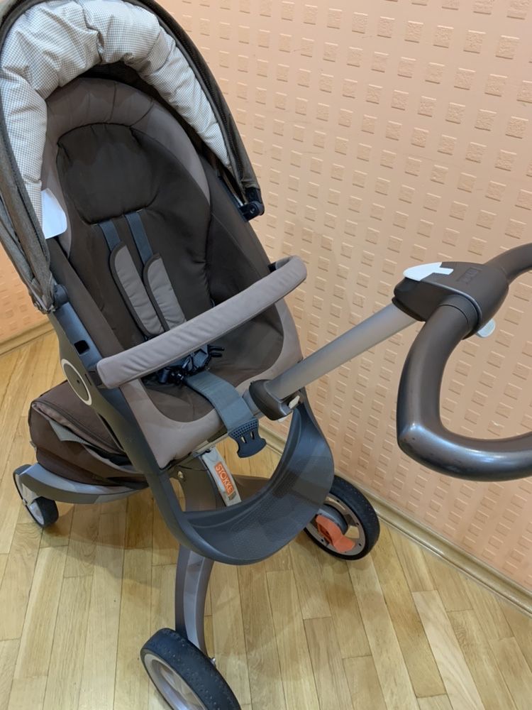 Продам коляску Stokke Xplory