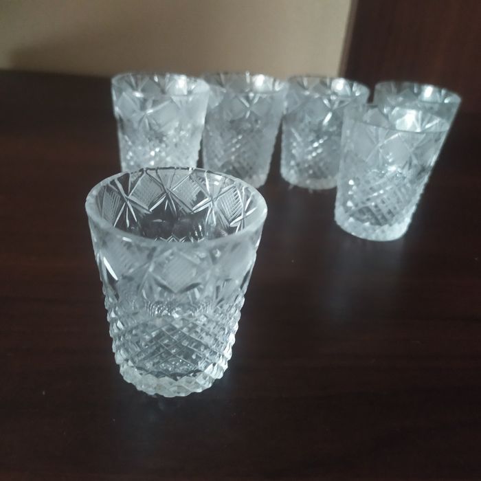 Хрусталтні рюмки та стакани