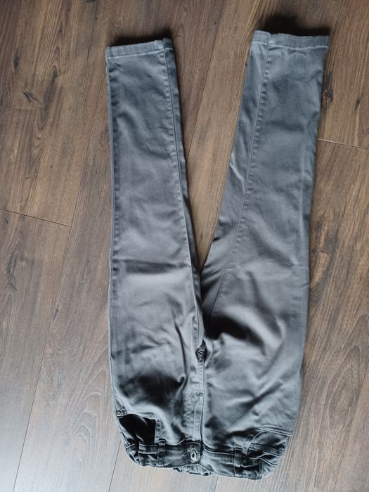 Popielate spodnie chinosy r.134