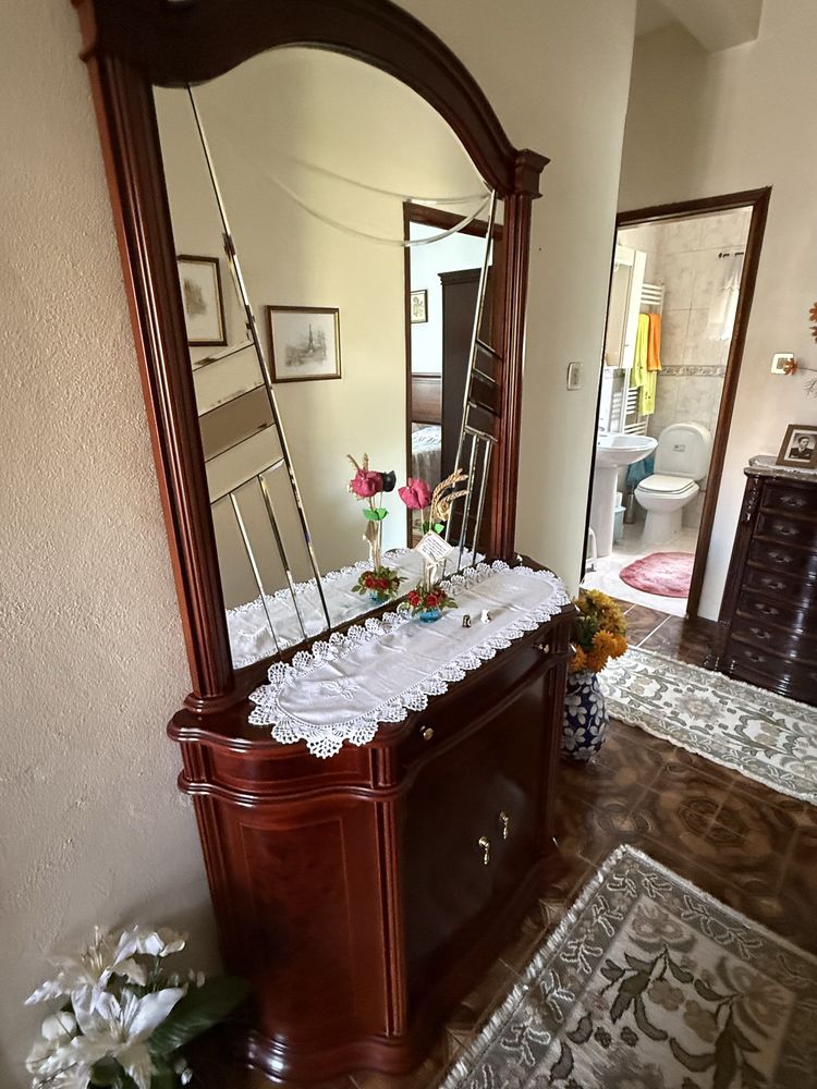 Aparador de entrada com espelho