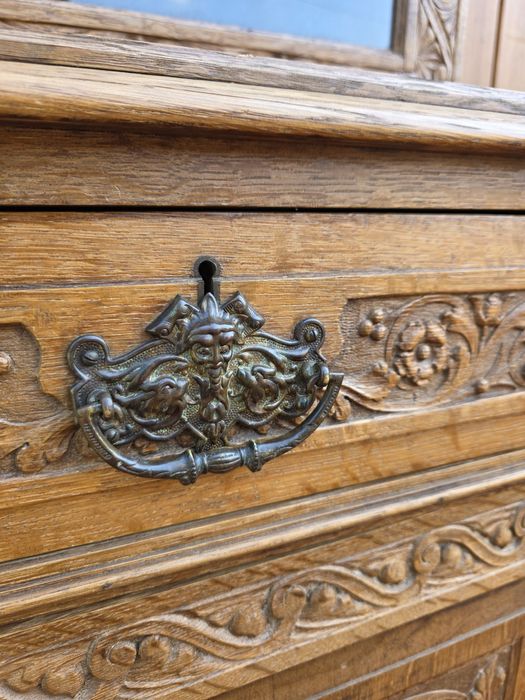 Neorenesansowy rzeźbiony kredens witryna jasna dąb #1932 Stylowy Węgró