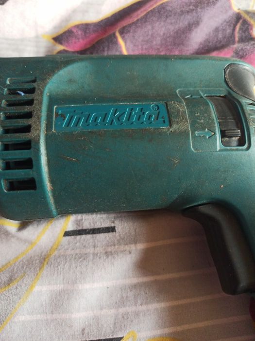 Шуруповерт - дрель Makita HP1621F