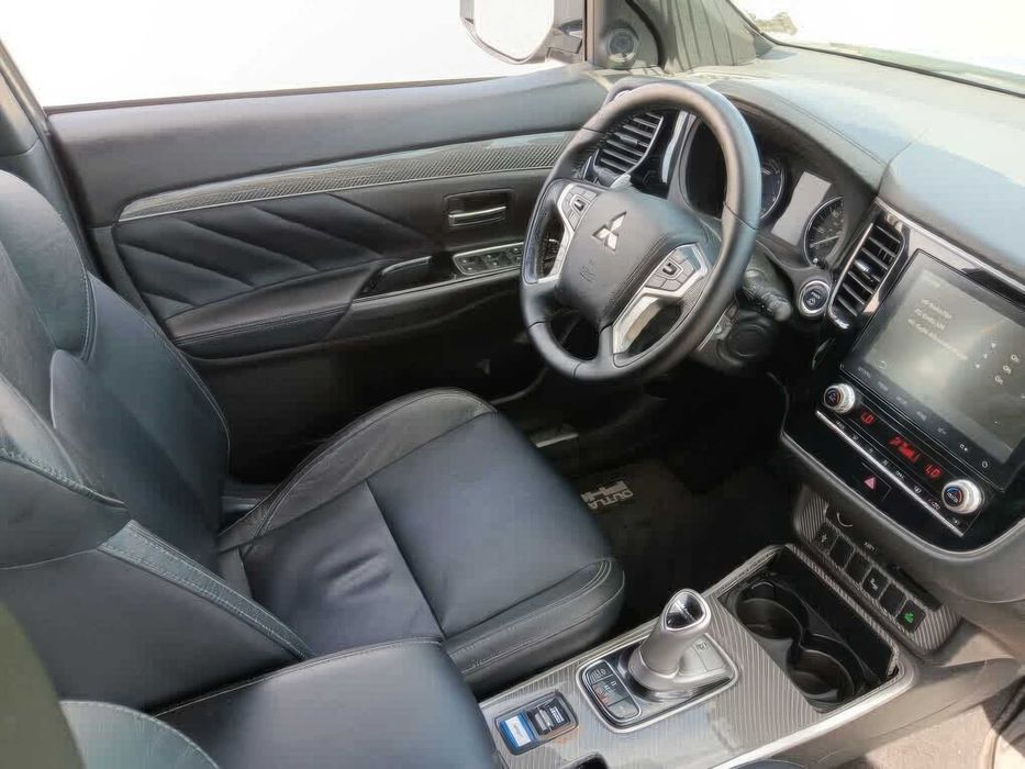 Mitsubishi Outlander Hybrid Plug-in SEL S-AWC      2022