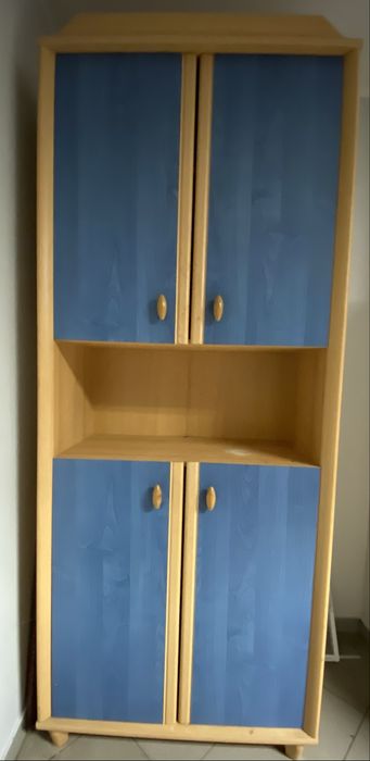 Regały z miejscem na przechowywanie