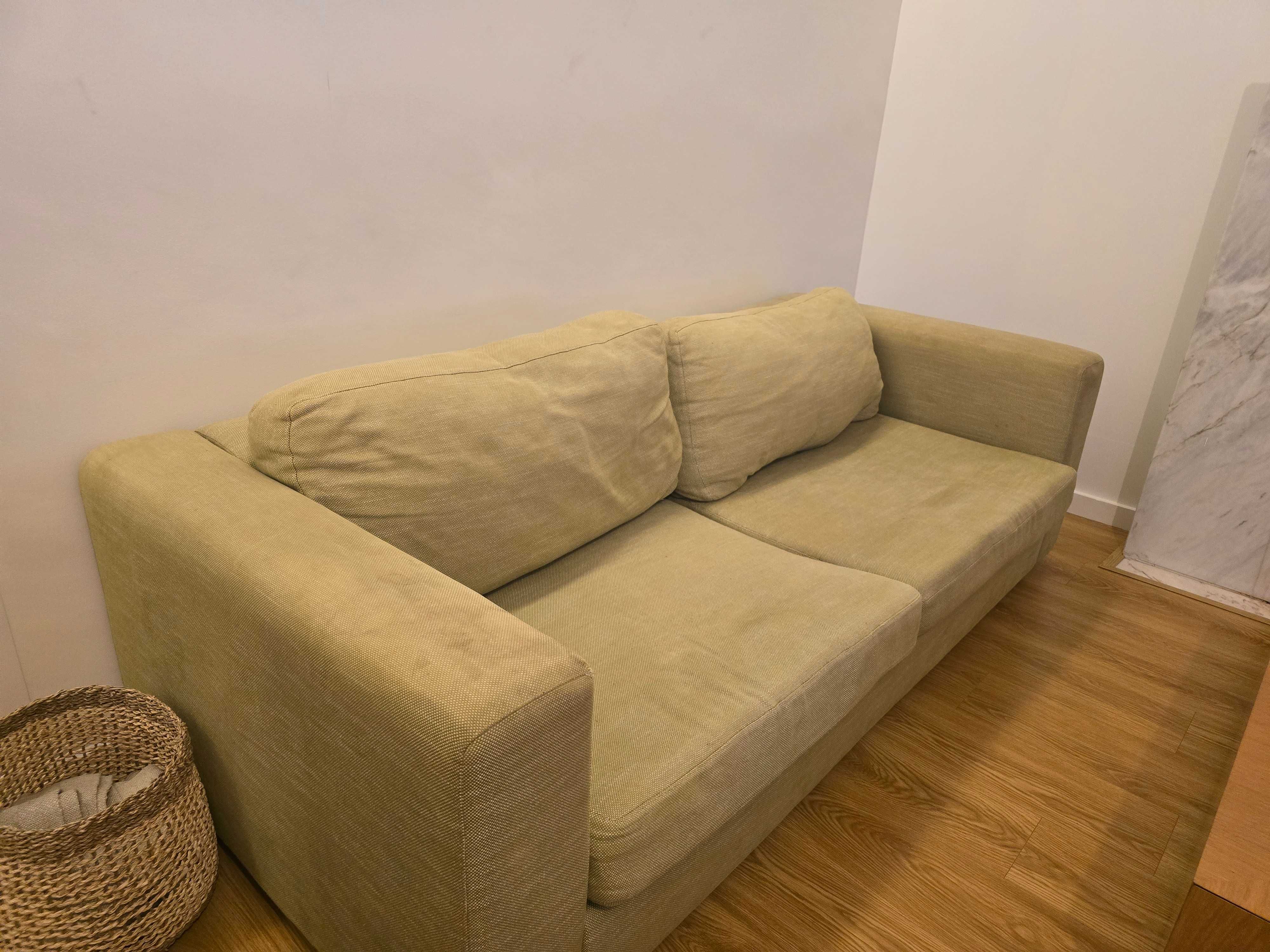 Sofá 4 lugares, confortável