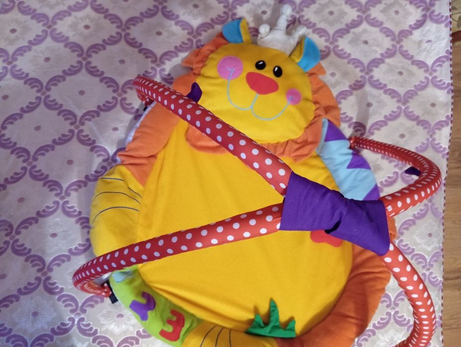 Розвиваючий килимок для немовлят з дугами