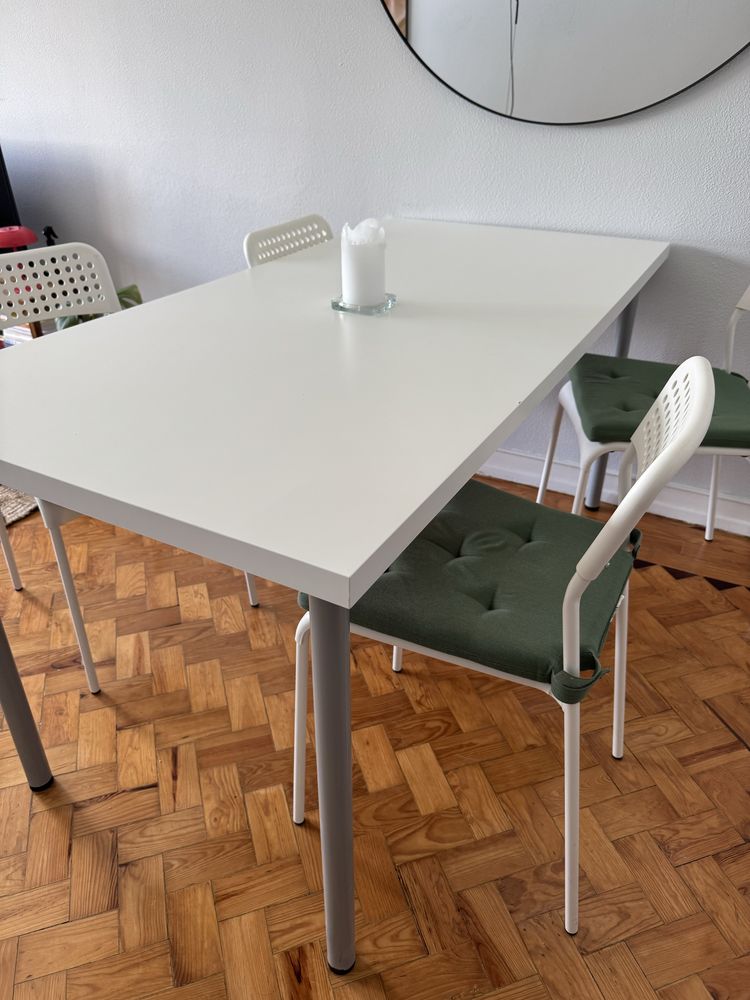 Conjunto mesa + 4 cadeiras IKEA