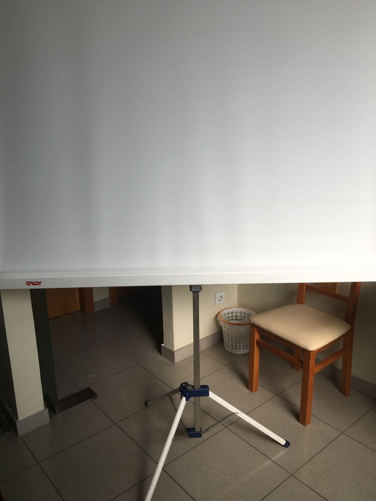 Tela projeçao com tripé