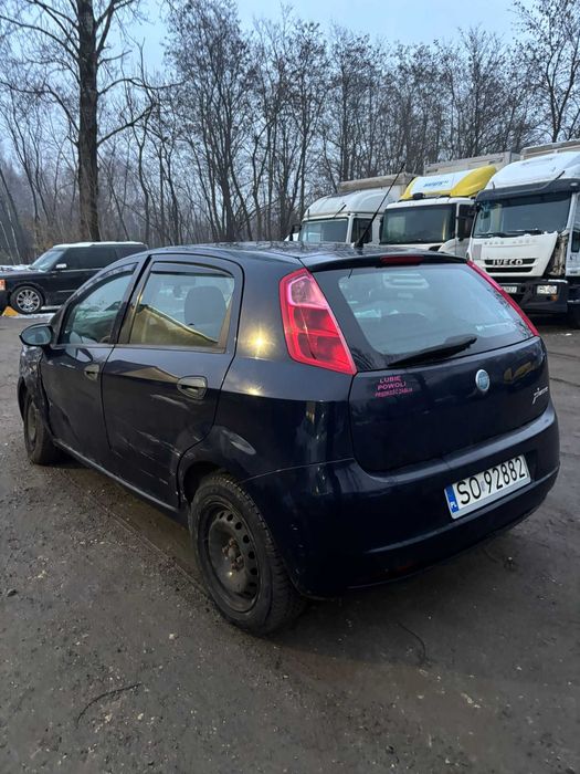 Fiat Punto 1.4 78KM 2007r Przebieg 94 TYS Pali Jeździ lekko uszkodzony