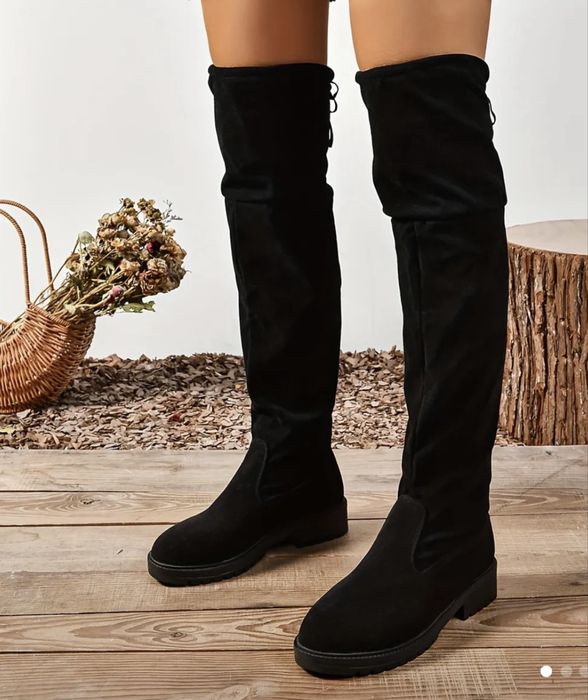Стильні жіночі чоботи вище колін