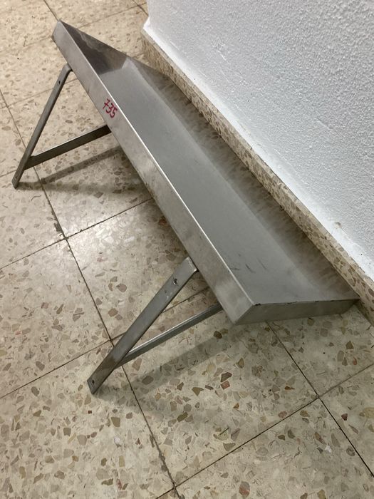 Prateleira um aço Inox com poleias