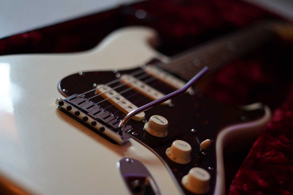 Fender Elite Olympic Pearl Stratocaster (2017) + Case