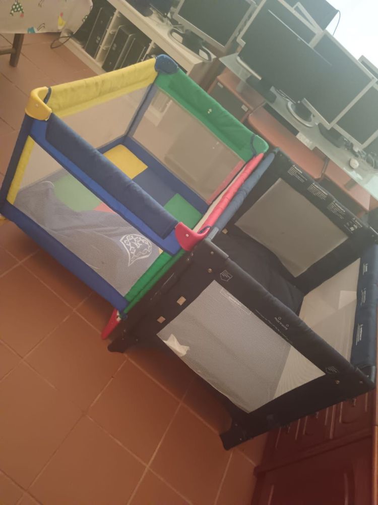 Camas e parques de viagem