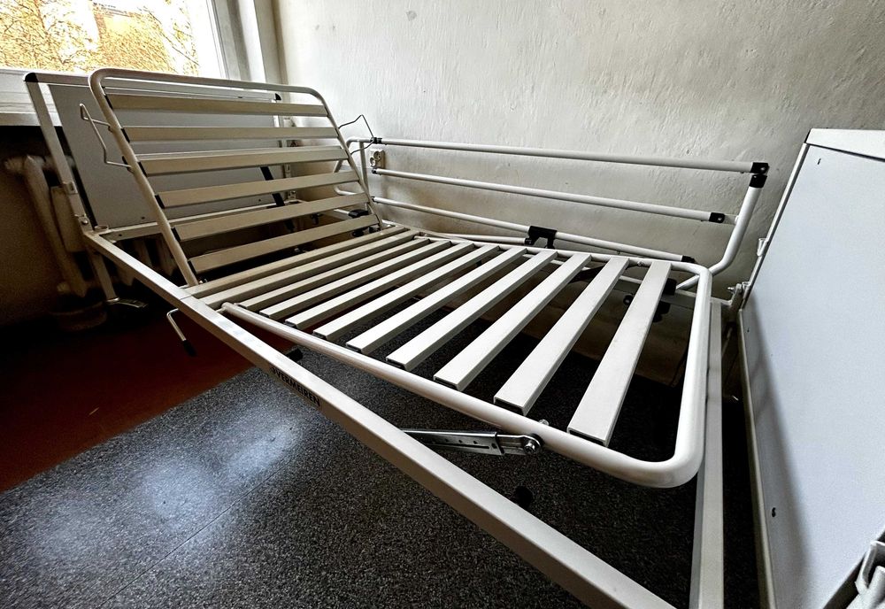 Rehabilitacyjne medyczne łóżko manualne, Vermeiren - model 1035