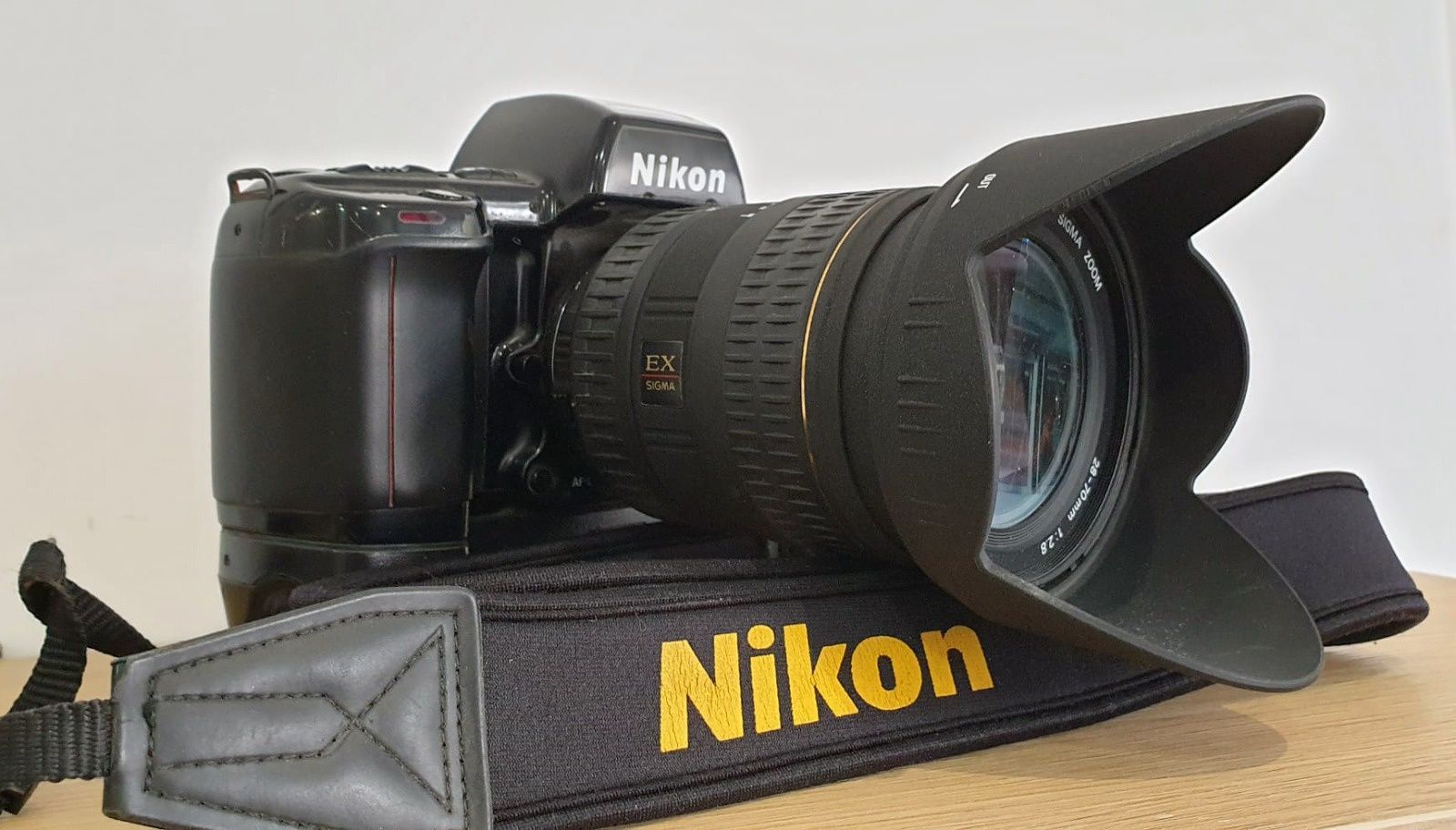 Nikon F90X + Sigma 28-70 1:2,8