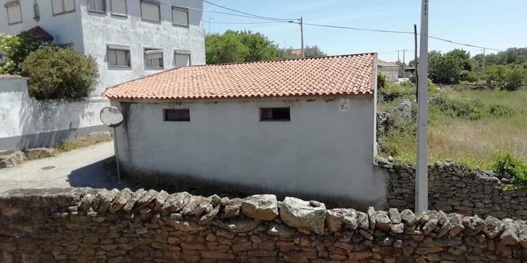Casa Rústica com lagar e garagem na Aldeia São Pedro do Rio Seco