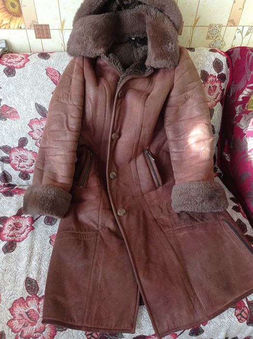 Продам жіночу дубленку.