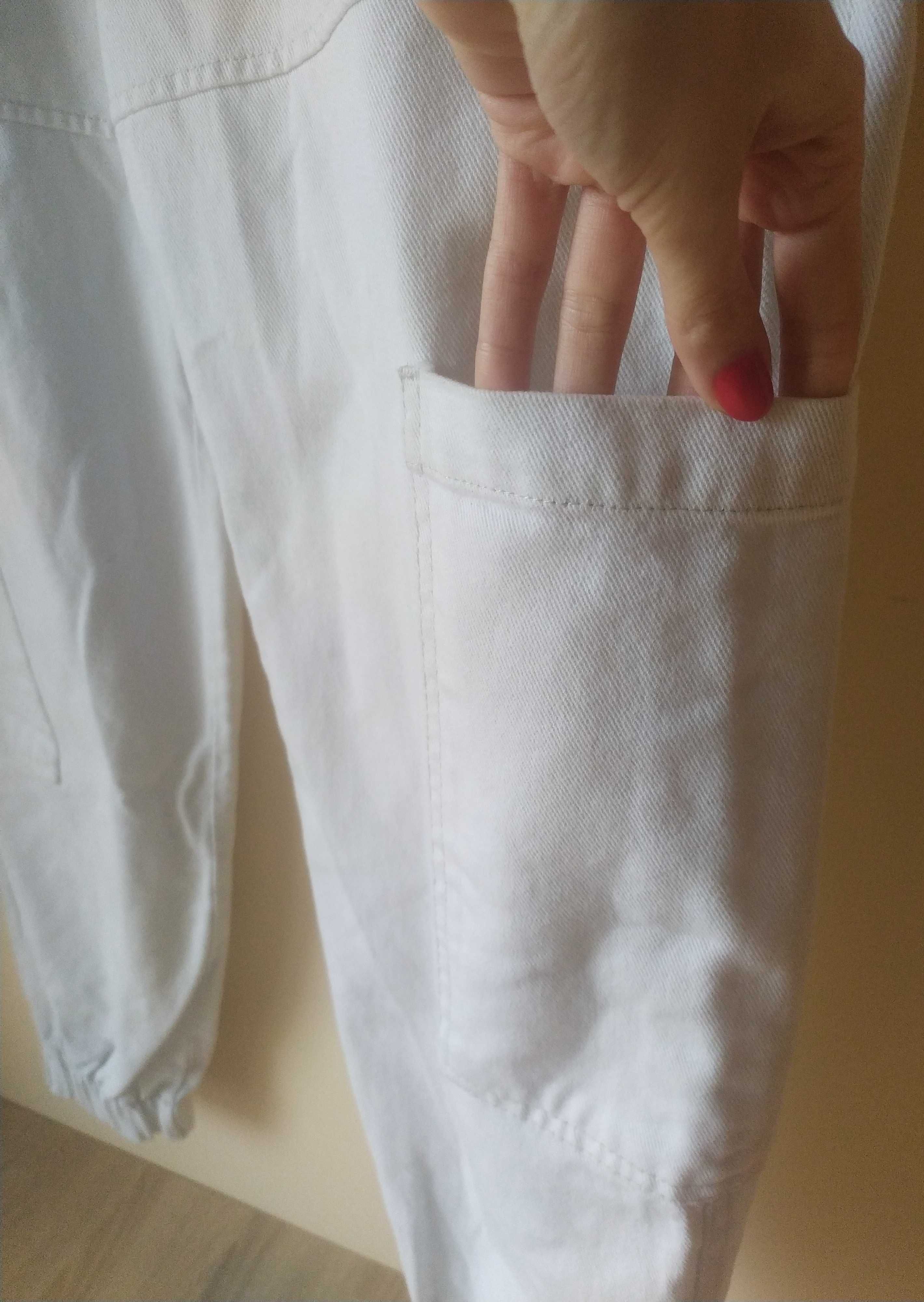 Białe bawełniane jeansy ,jogger , wysoki stan, Bershka,rozmiar M