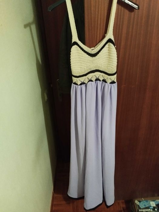 Vestido com crochê no peito comprido lilás