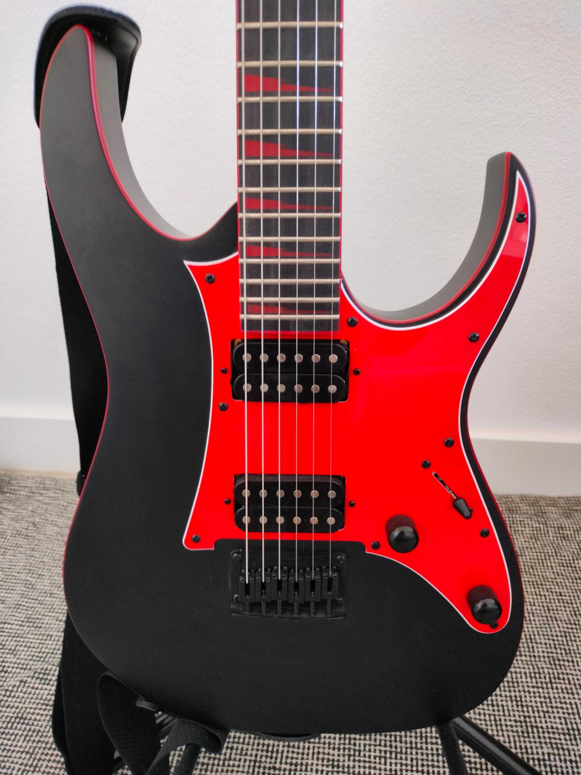Guitarra Ibanez GRG131DX-BKF + acessórios