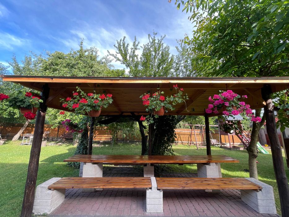 Sylwester,domek lub pokoiki,kuligi z ogniskiem,balia z jacuzzi,las.