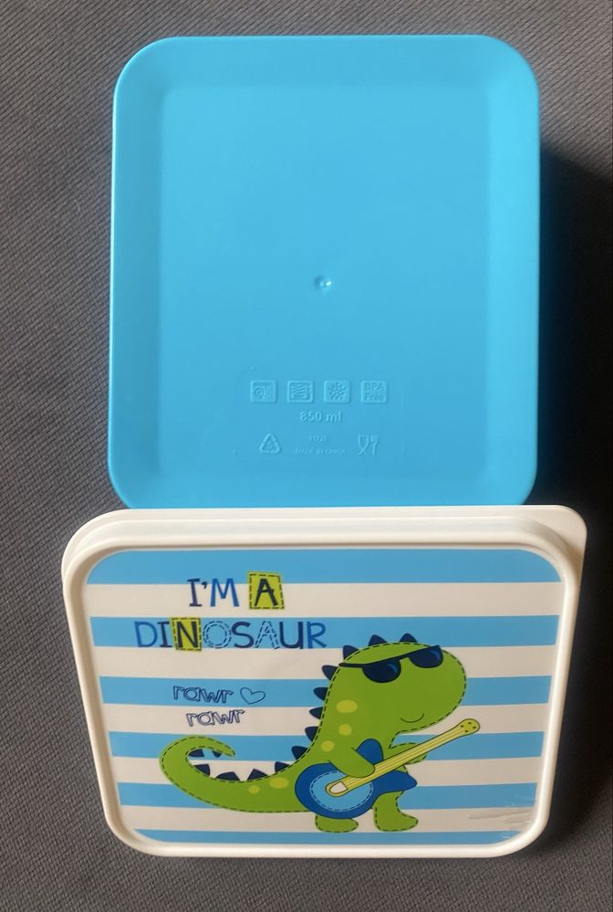 Lunchbox dinozaur