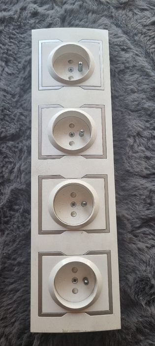 Gniazdo poczwórne Elektro-Plast