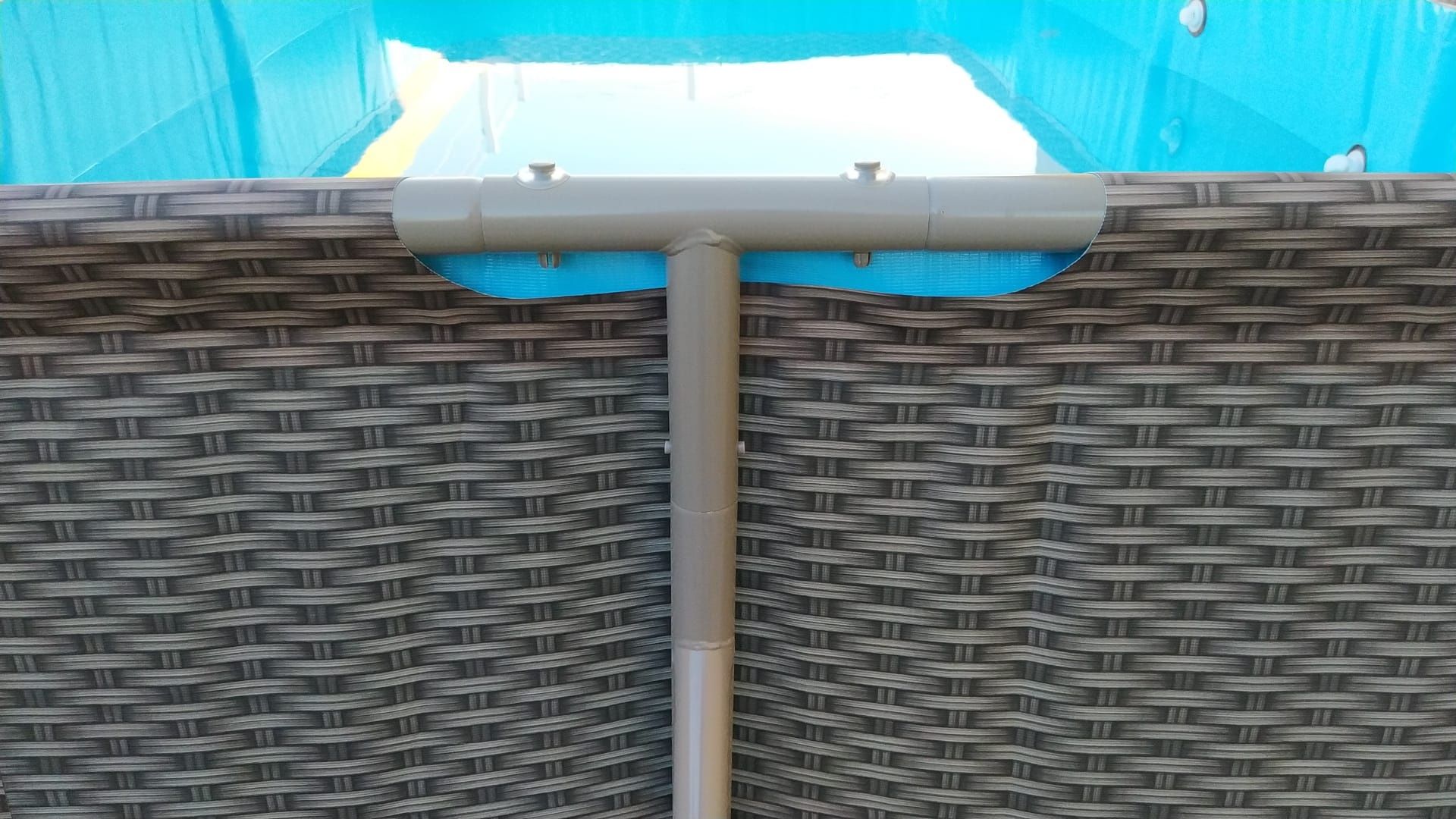 Piscina com escada e filtro