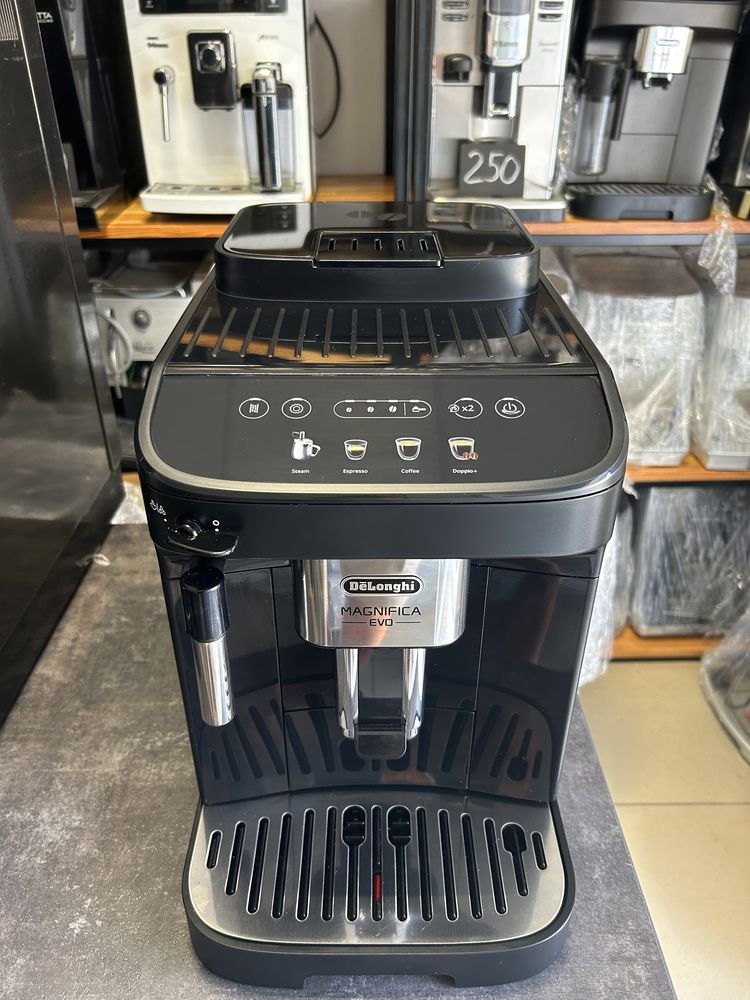 Кофемашина/кофеварка/ Delonghi magnifica evo