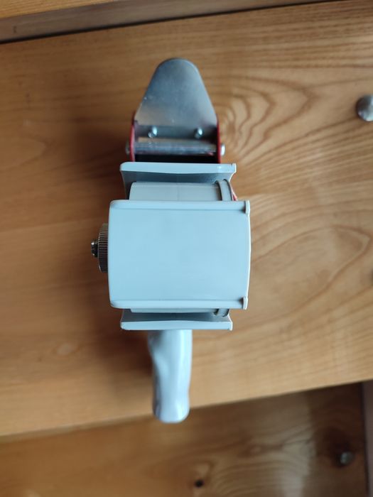 Розмотувач для скотчу пакувальний.