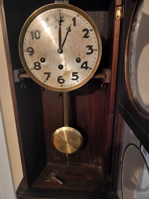 duży drewniany zegar wiszący KWADRANSOWY