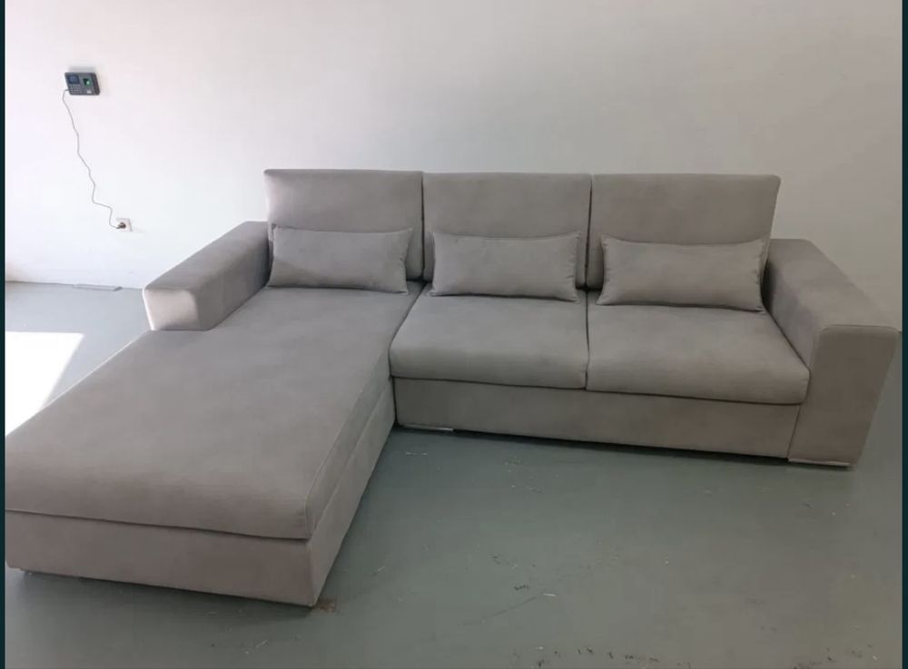 Sofá com chaise long
