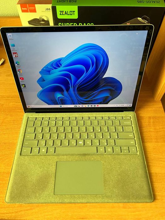 Microsoft Surface Laptop, 2  модель 1769 2К i5 intel ssd. 128 gb 8gb