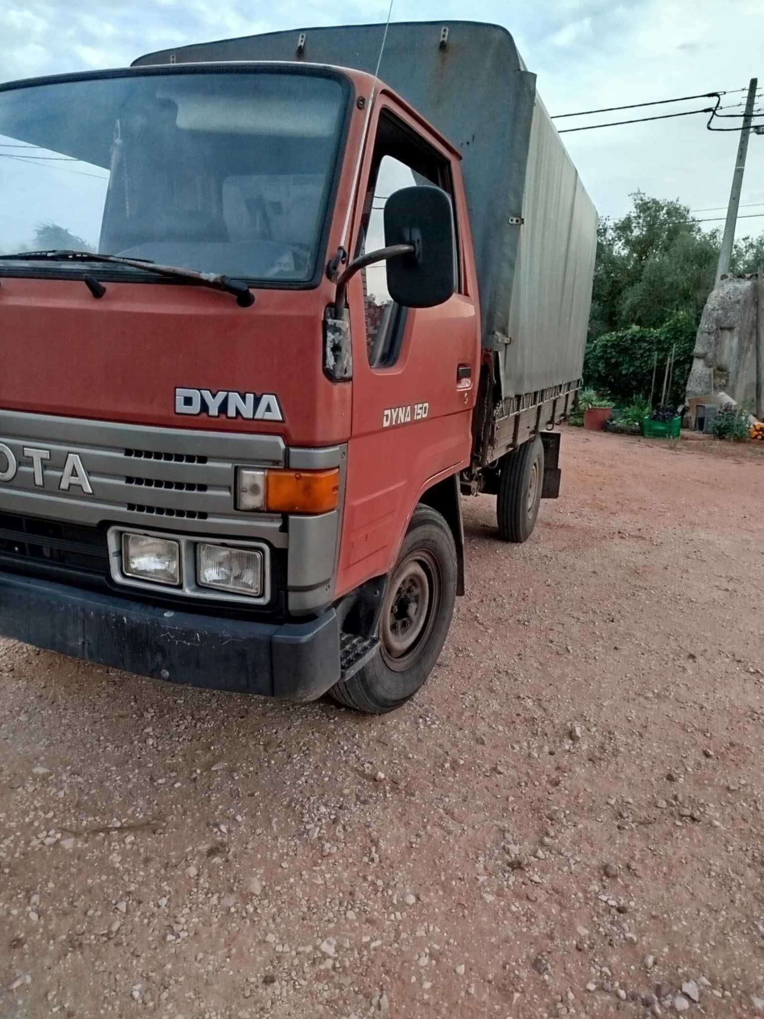 Toyota Dina 150 com Toldo