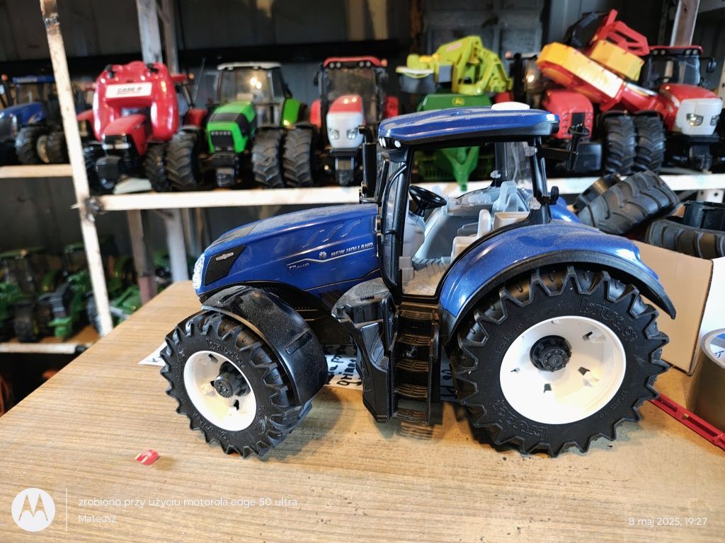 Bruder traktor New Holland